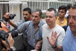 تركيا ترفض الإفراج عن القس الأمريكي المحتجز