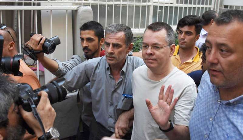 تركيا ترفض الإفراج عن القس الأمريكي المحتجز
