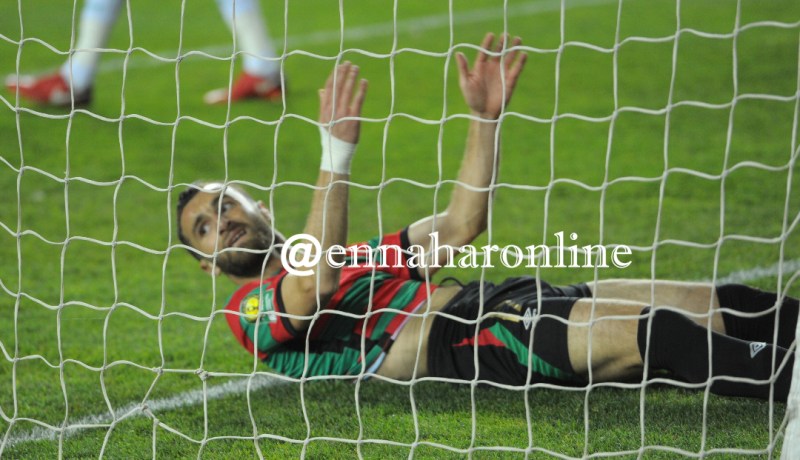 بالصور.. العميد مُتعادل في الشوط الأول ضد الدفاع الحسني الجديدي