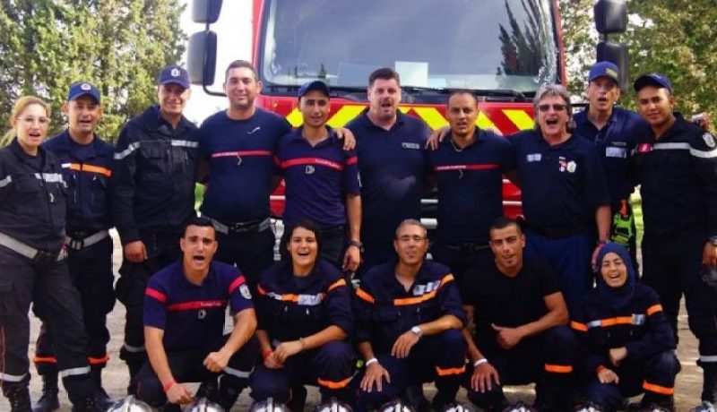 أفراد من الحماية المدنية التونسية في تربص بالجزائر