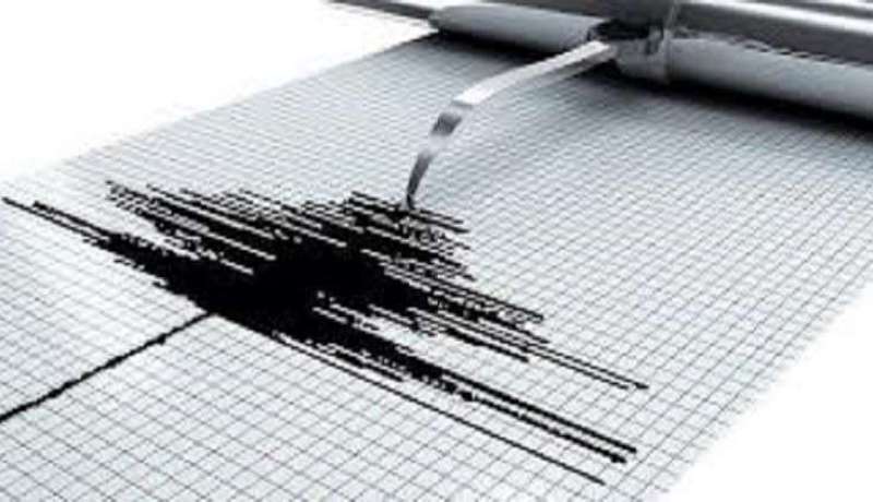 قتيل و 10 جرحى في زلزال ضرب اندونسيا وتحذير من تسونامي