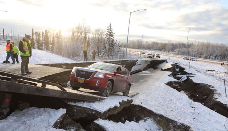 ترامب يعلن حالة الطوارئ بسبب زلزال ألاسكا العنيف