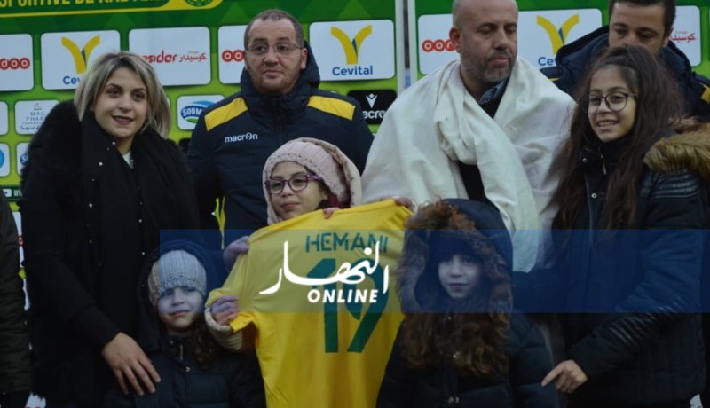 بالصور.. ملال يُكرم زوجة حماني ووالدة قاسمي قبل داربي القبائل