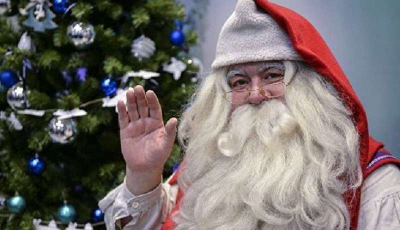بابا نويل ينوي تقديم هدايا لثلاثة رؤساء