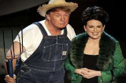 شاهد..ترامب يغني ويرقص بلباس الفلاحين