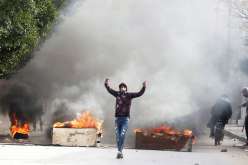 اعتقال 18 متظاهرا بعد انتحار صحفي حرقا بتونس