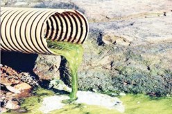 غلق المؤسسات الصناعية التي ترمي نفاياتها في البحيرات والأودية