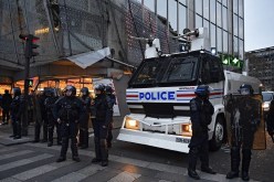 احتراق 8 سيارات أما م مقر صحيفة بباريس