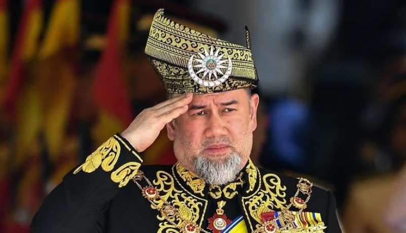 سلطان ماليزيا يتخلى عن الحكم!