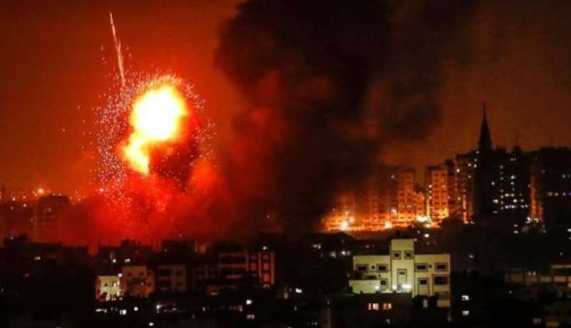 طيران الاحتلال الصهيوني يقصف مواقع في قطاع غزة