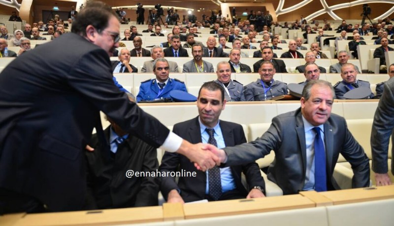 بالصور.. ولد علي يصافح بيراف “فوق القلب”