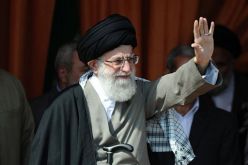 خامنئي: ايران ستتمكن من تجاوز تأثير العقوبات