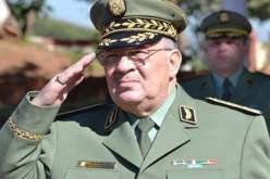 الفريق قايد صالح يزور الناحية العسكرية الثانية ويشرف على مناورات بالذخيرة الحية