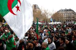 مسيرات وإضرابات وشلّ مؤسسات بعد تنصيب بن صالح رئيسا للدولة