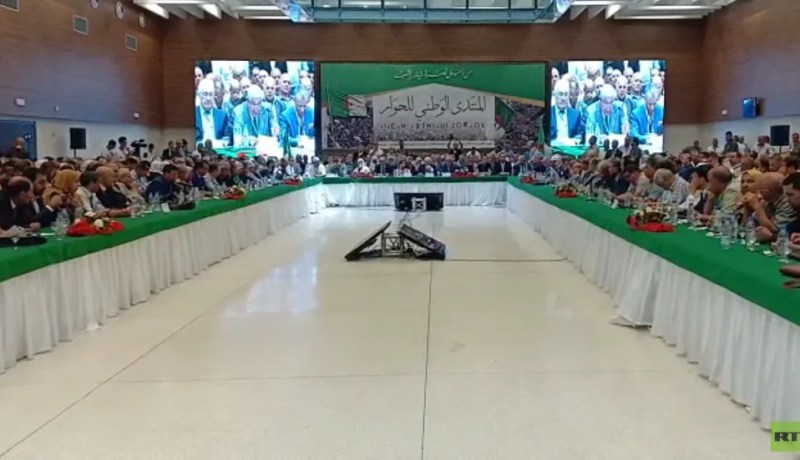 تعيين حكومة كفاءات لتحضير انتخابات رئاسية حرة وشفافة