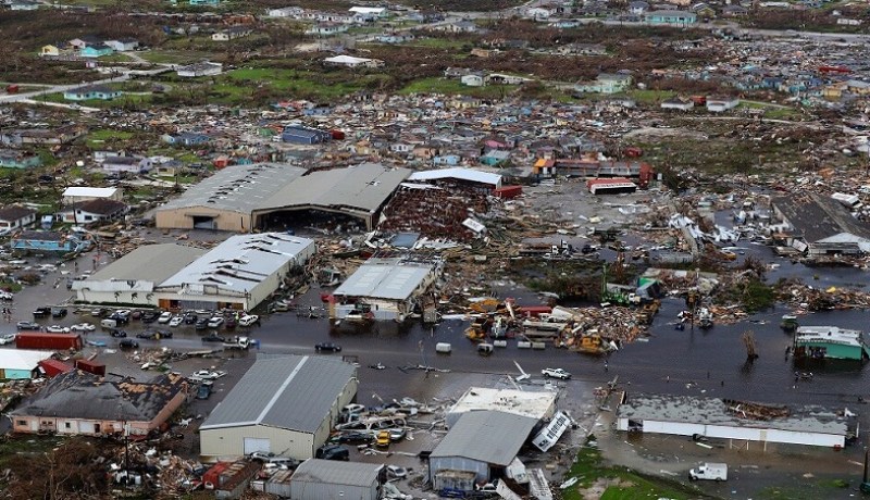 بالصور..إعصار “دوريان” يخلف 43 قتيلا ودمارا بجزر الباهاماس