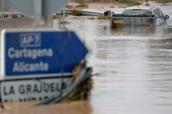 وفاة 5 أشخاص على الأقل وإجلاء 3500 آخرين بسبب الأمطار في إسبانيا