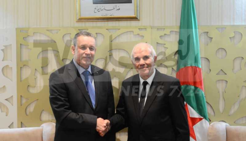 سليمان بخليلي يودع ملف ترشحه لدى السلطة المستقلة للإنتخابات