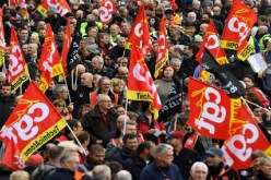 إضراب عام يشل فرنسا لليوم الثاني على التوالي