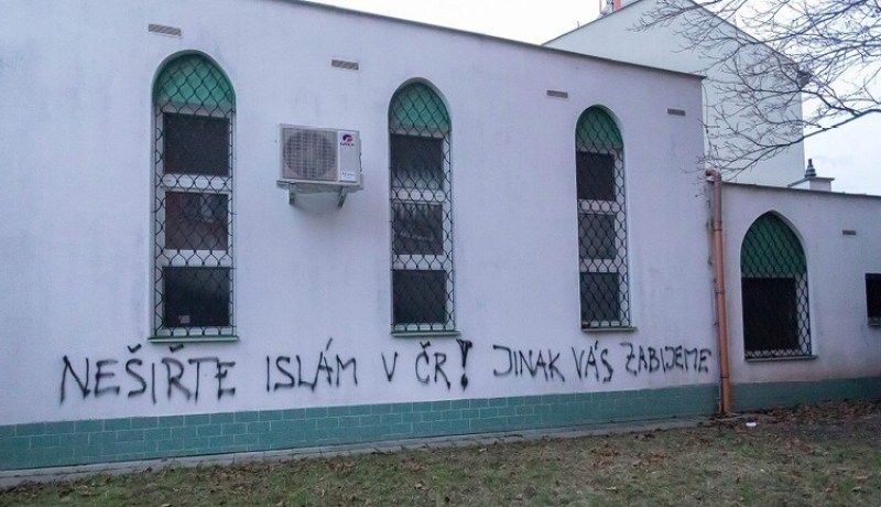 متطرفون يهددون بقتل المسلمين في التشيك