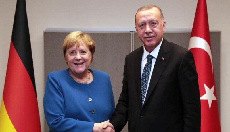 أردوغان وميركل يبحثان هاتفيا المستجدات في ليبيا وسوريا
