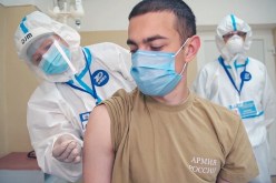 وزير الصحة الروسي يتحدث عن أعراض لقاح “سبوتنيك V”