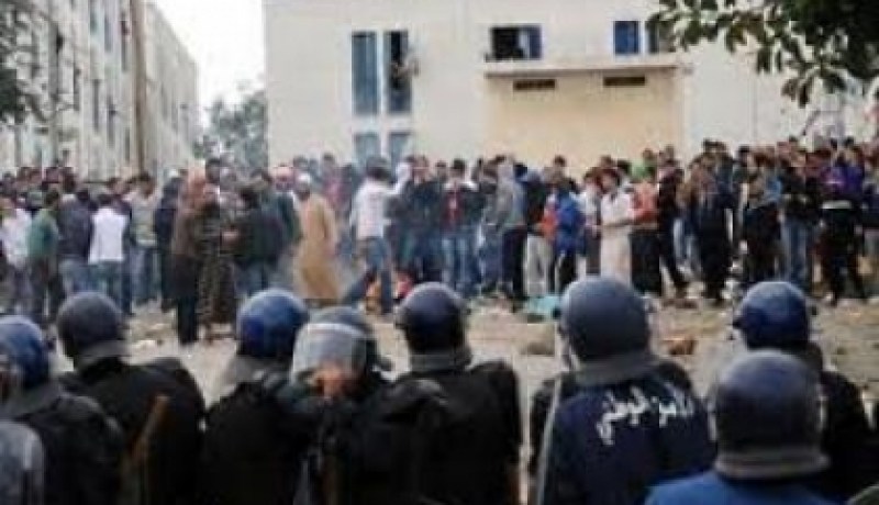 إحتجاج بطالين أمام مقر ولاية ورقلة و في حاسي مسعود