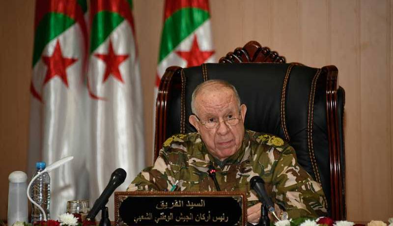 الفريق شنقريحة في زيارة عمل إلى قيادة القوات الجوية