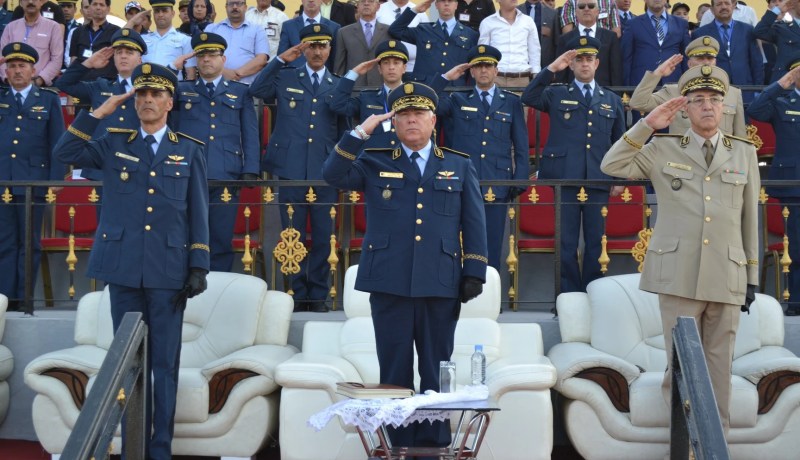 بالصور.. اللواء بومعيزة يشرف على تخرج الدفعات بالمدرسة العليا للطيران في وهران