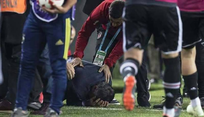 بالصور.. توقيف داربي إسطنبول بعد الإعتداء على مُدرب “بيشكتاس”  