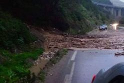 المدية : الطريق الوطني رقم 01 مغلق بسبب سقوط الصخور وإنزلاق التربة
