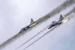 الطيران السوري ينفذ عدة ضربات جوية ضد داعش في الرقة ودير الزور