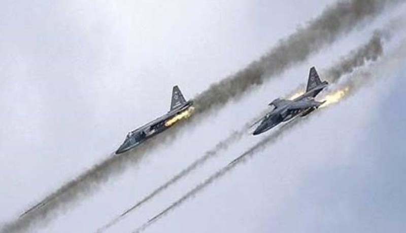 الطيران السوري ينفذ عدة ضربات جوية ضد داعش في الرقة ودير الزور
