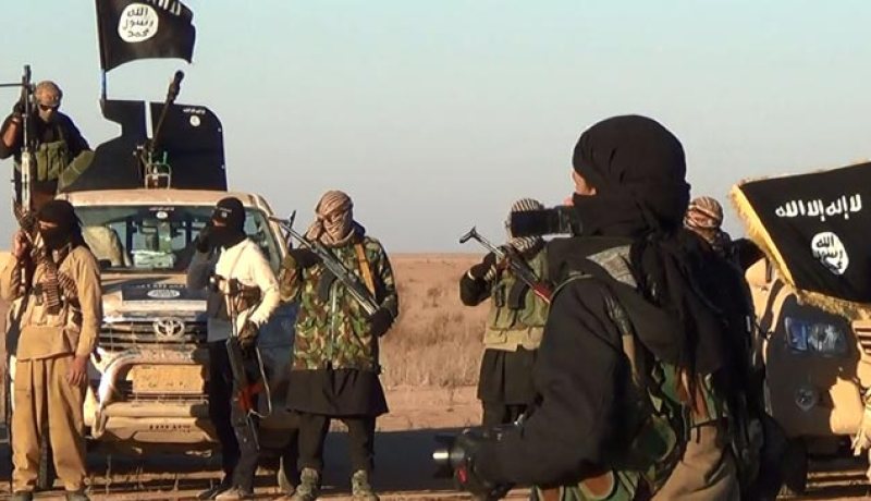داعش يدفن 45 من عناصره الفارين أحياء في العراق