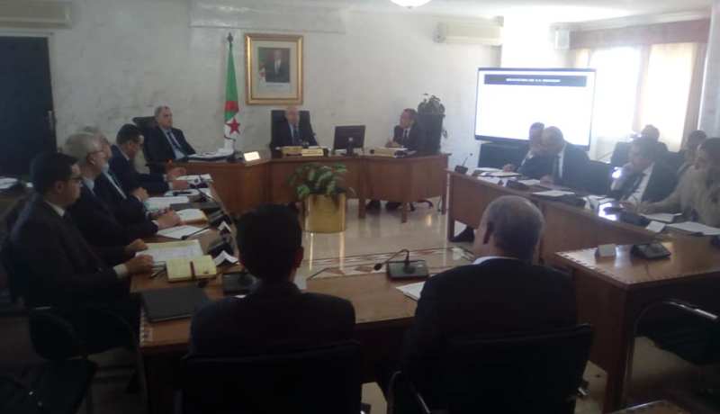 بالصور.. وزير الداخلية يترأس إجتماعا لتسيير عدد من الملفات الراهنة