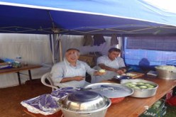 الاعتداء على أصحاب خيمة بيع الأكلات الشعبية بالحشم