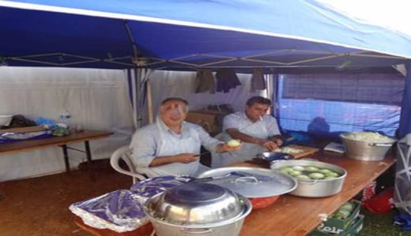 الاعتداء على أصحاب خيمة بيع الأكلات الشعبية بالحشم