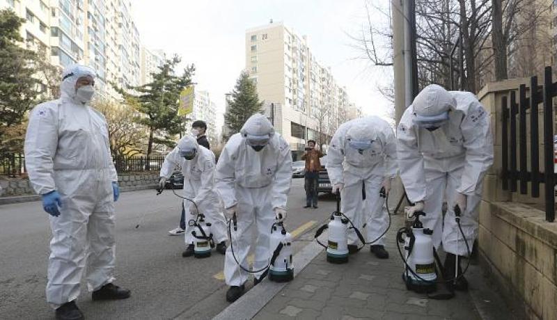 كورونا يسجن الإيطاليين في منازلهم