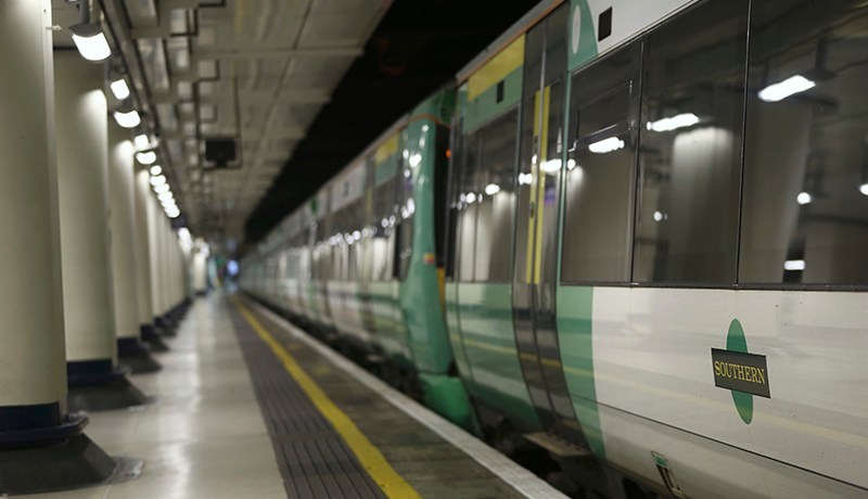 إضراب السّائقين يسبّب شللا تامّا في حركة القطارات  ببريطانيا