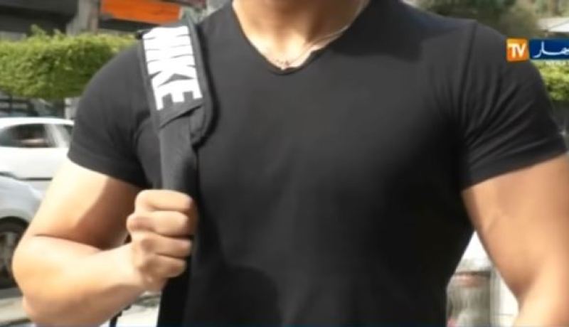 قميص “البودي” .. علامة مسجلة لأصحاب العضلات المفتولة