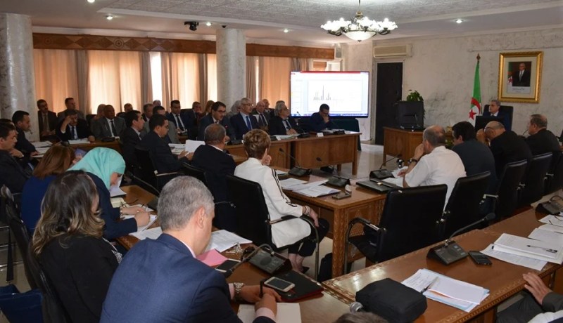 بالصور… إجتماع الأمين العام لوزارة الداخلية مع الإطارات لدراسة الملفات الراهنة