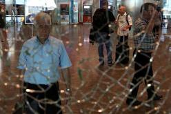 سلال يوقّع على سجل التعازي بسفارة تركيا بعد الإعتداء الإرهابي