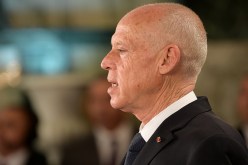 الرئيس التونسي يصف واقع بلاده بـ”المرهق والمقرف”