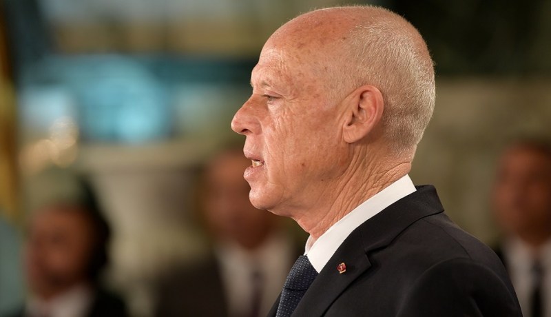 الرئيس التونسي يصف واقع بلاده بـ”المرهق والمقرف”