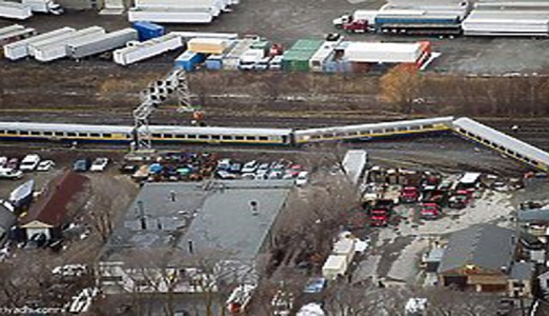 مقتل3 اشخاص على الاقل في حادث انحراف قطار فى كندا