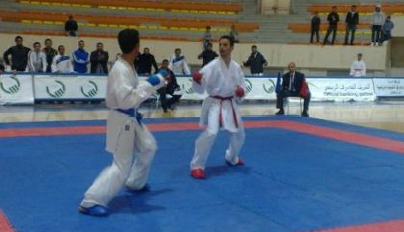 معاقبة حكم ورئيس ناد والتهمة التحدث إلى النهار