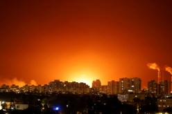 في ضربة غير مسبوقة.. المقاومة الفلسطينية تقصف “تل أبيب” بـ300 صاروخ