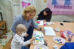 حرم السفير الأمريكي لدى الجزائر تزور الأطفال مرضى السرطان بالعاصمة