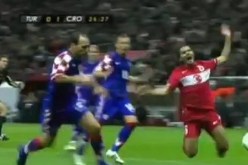 لاعب ريال مدريد حميد التينتوب صاحب أغبى تصرف لعام 2011