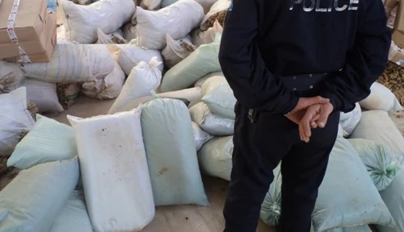 فرقة الضبطية القضائية تكتشف مشغل سري لصنع الشمة بالعاصمة